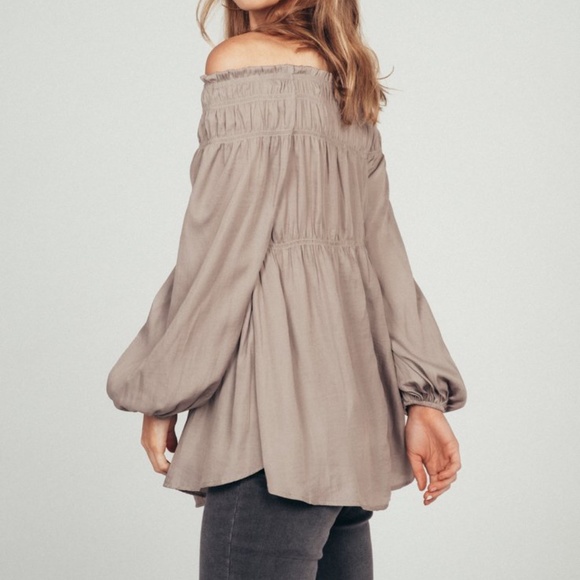 Vestique Off the Shoulder Top - Picture 4 of 8